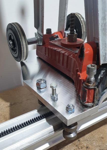 Reihenbohrvorrichtung speziell für das Hilti Schienensystem